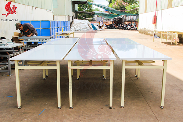 Bàn thao tác ngành may mặc 